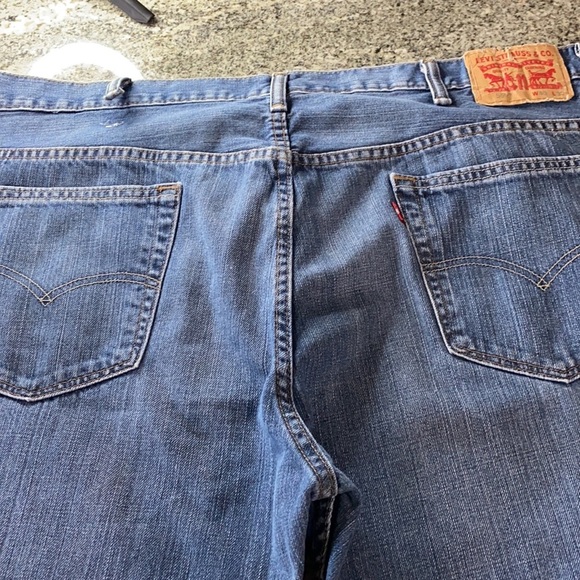 569 Levi Strauss & Co. 40 x 32 - Picture 10 of 11